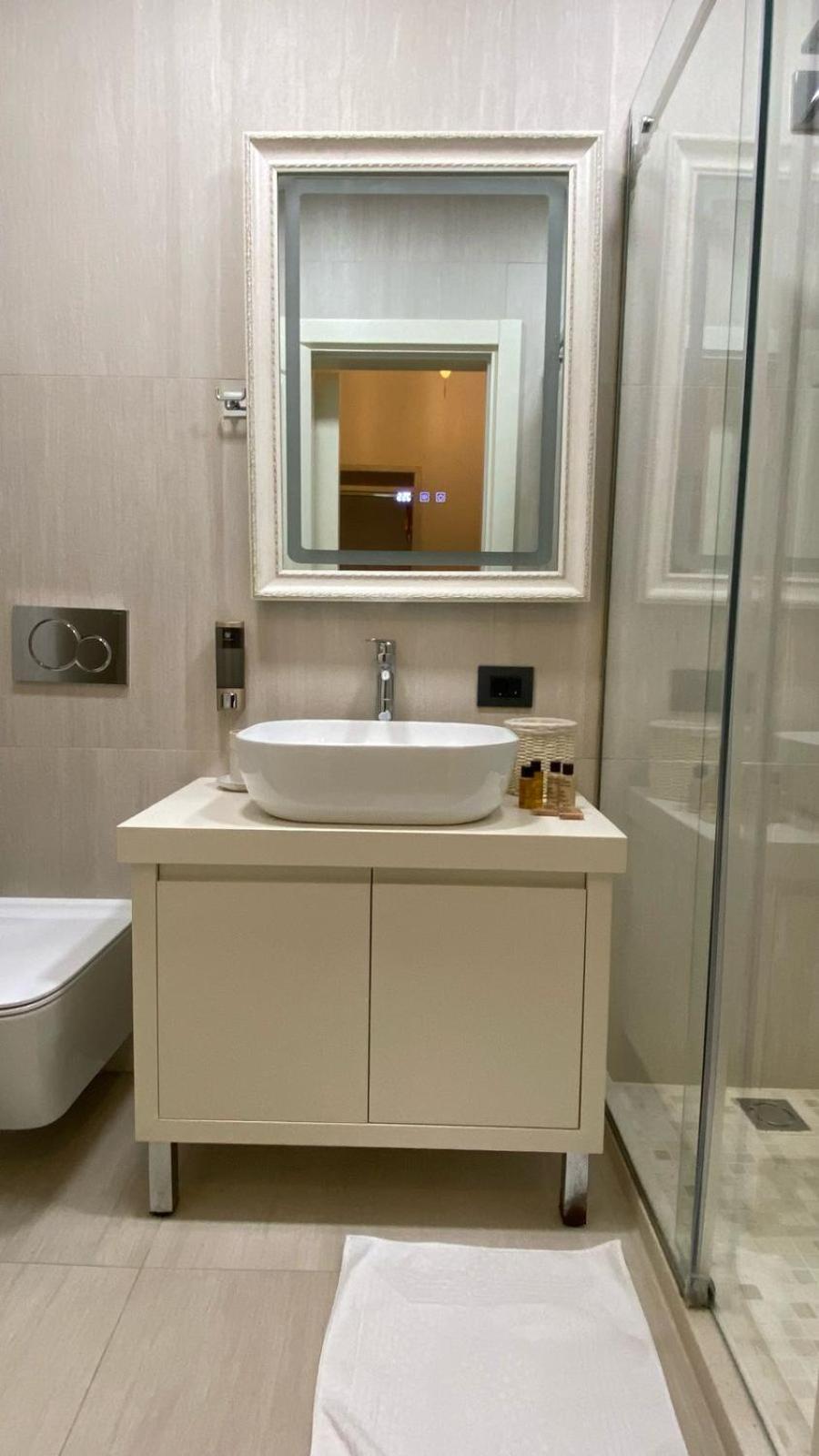 Le 5* Tirana
