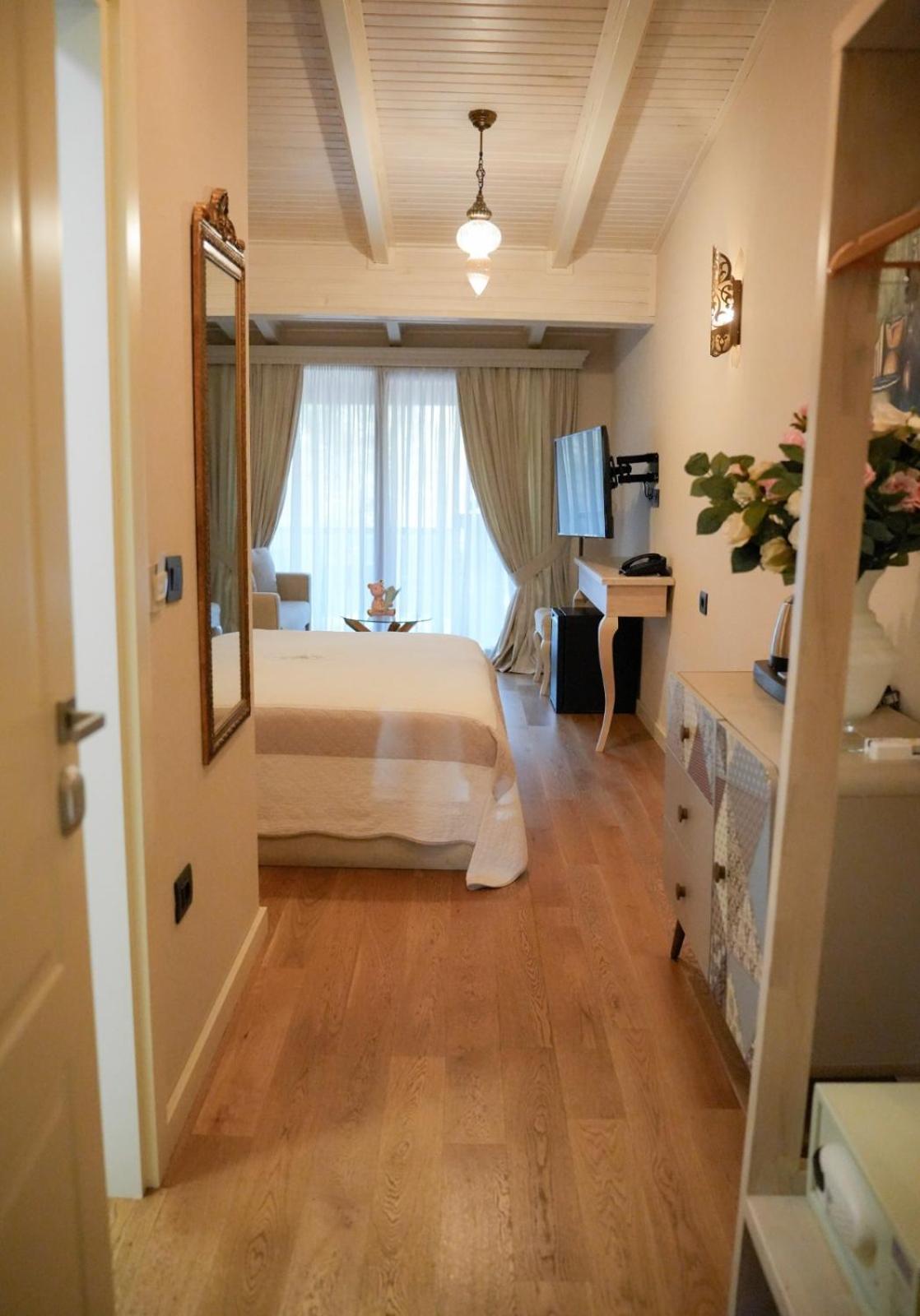 Le 5* Tirana