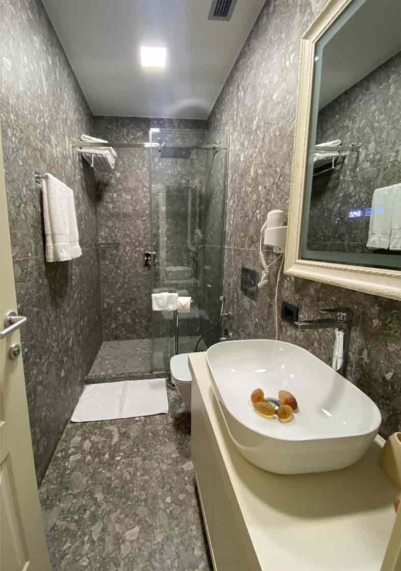 Le Hotel